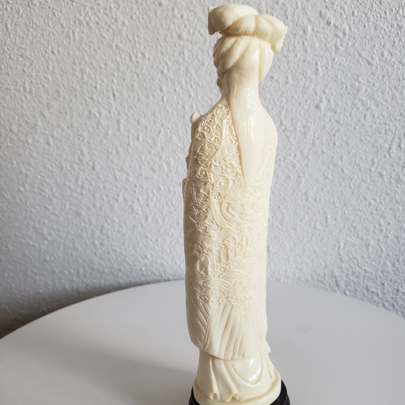 Vintage Detailed Ivorine Resin Faux Bone Female Chinese Empress Statue  - Picture 10 of 12